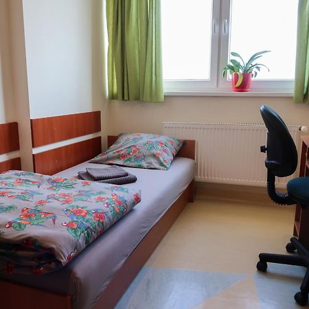 Dom Studencki Raj Hostel Wroclaw Exterior photo