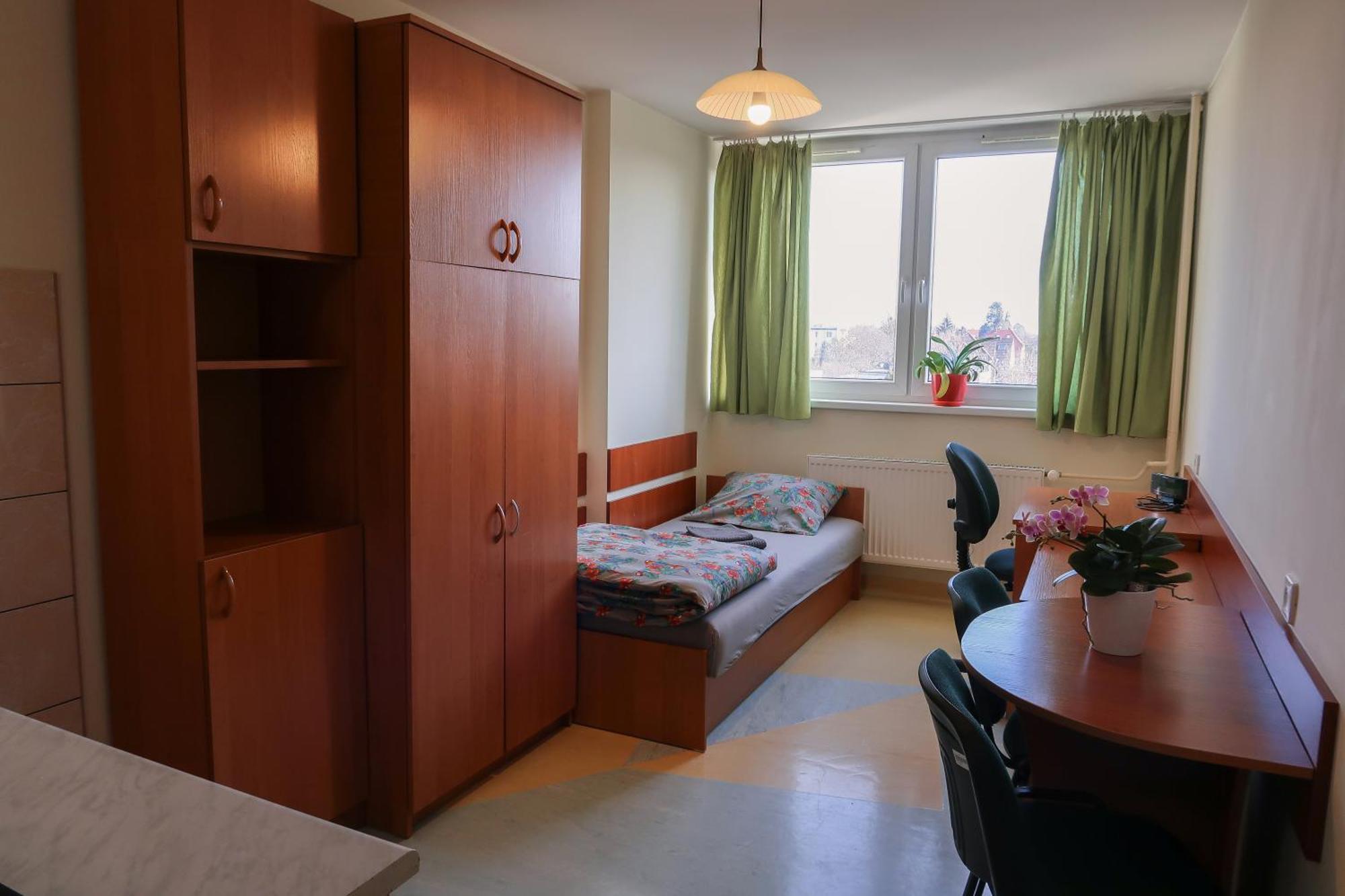 Dom Studencki Raj Hostel Wroclaw Exterior photo