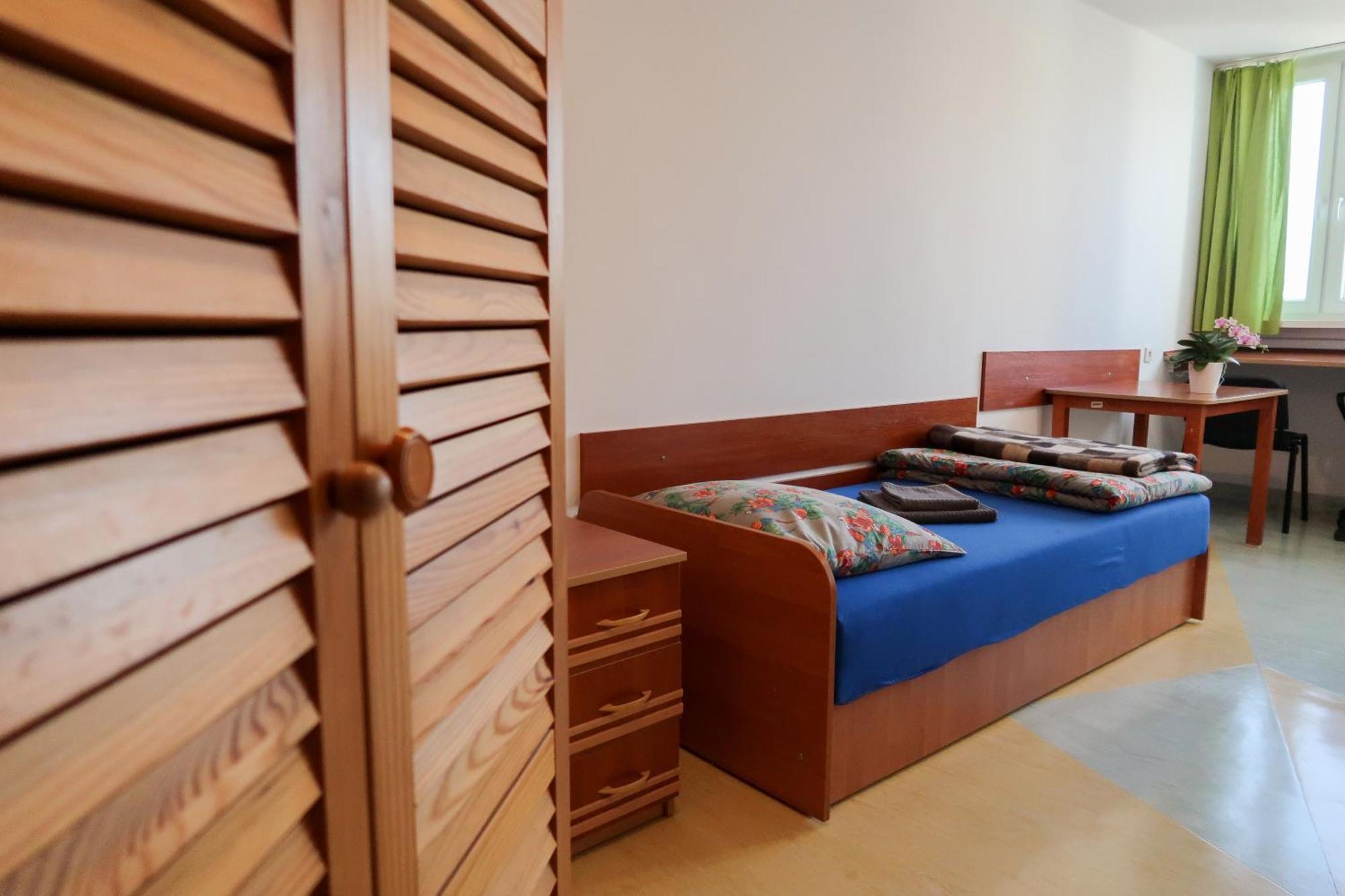 Dom Studencki Raj Hostel Wroclaw Exterior photo